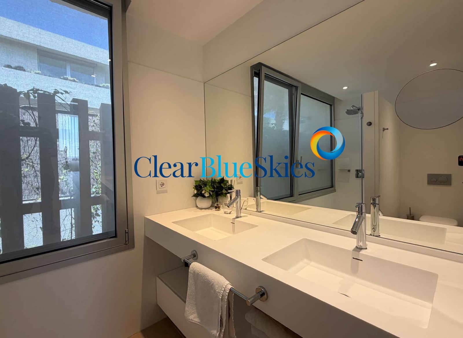 3 bedroom Villa for sale in Guia de Isora with pool garage - € 1,970,000 (Ref: 9699936)