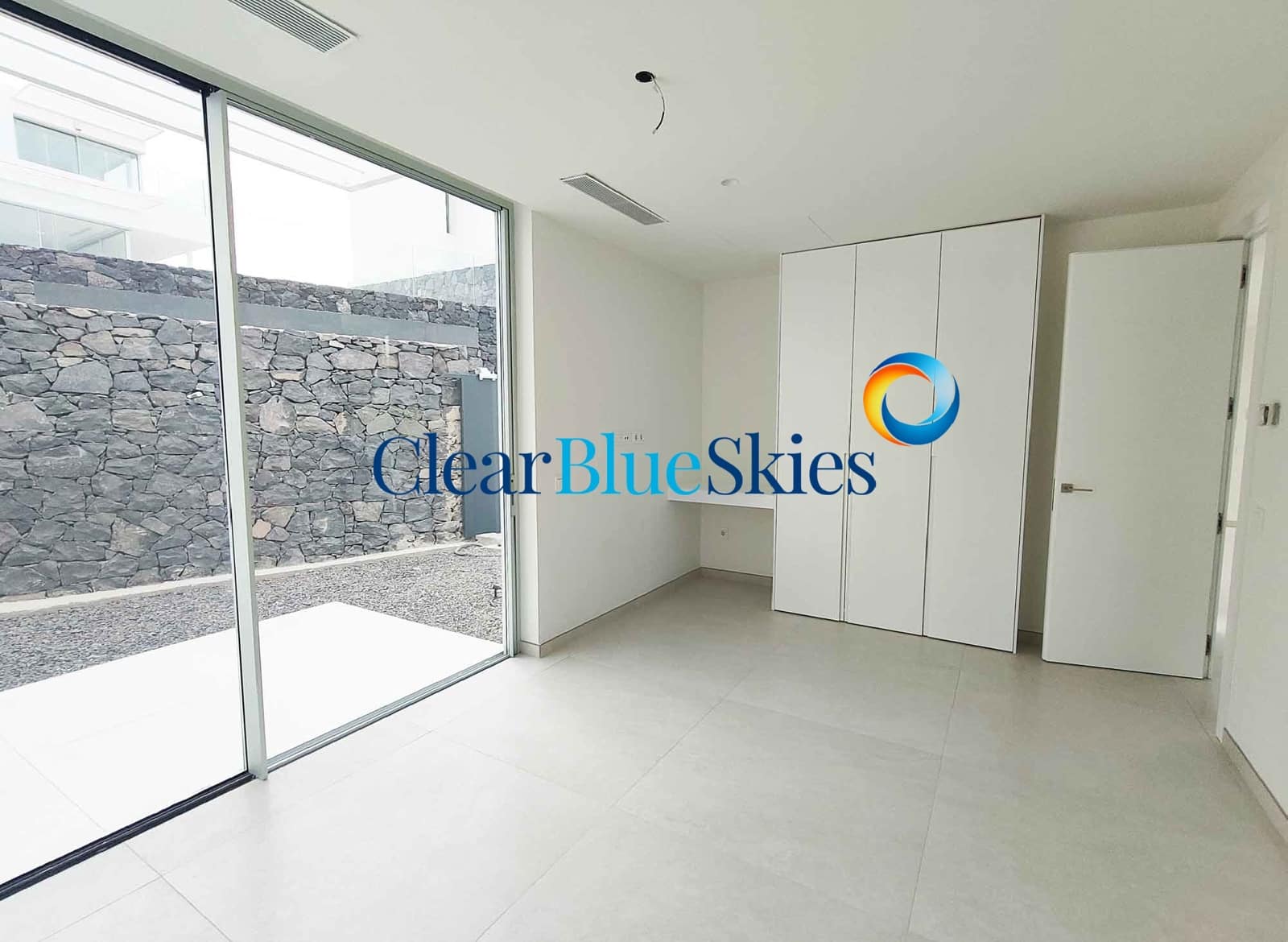 Chalet de 4 habitaciones en Costa Adeje en venta con piscina garaje - 1.980.000 € (Ref: 9699937)