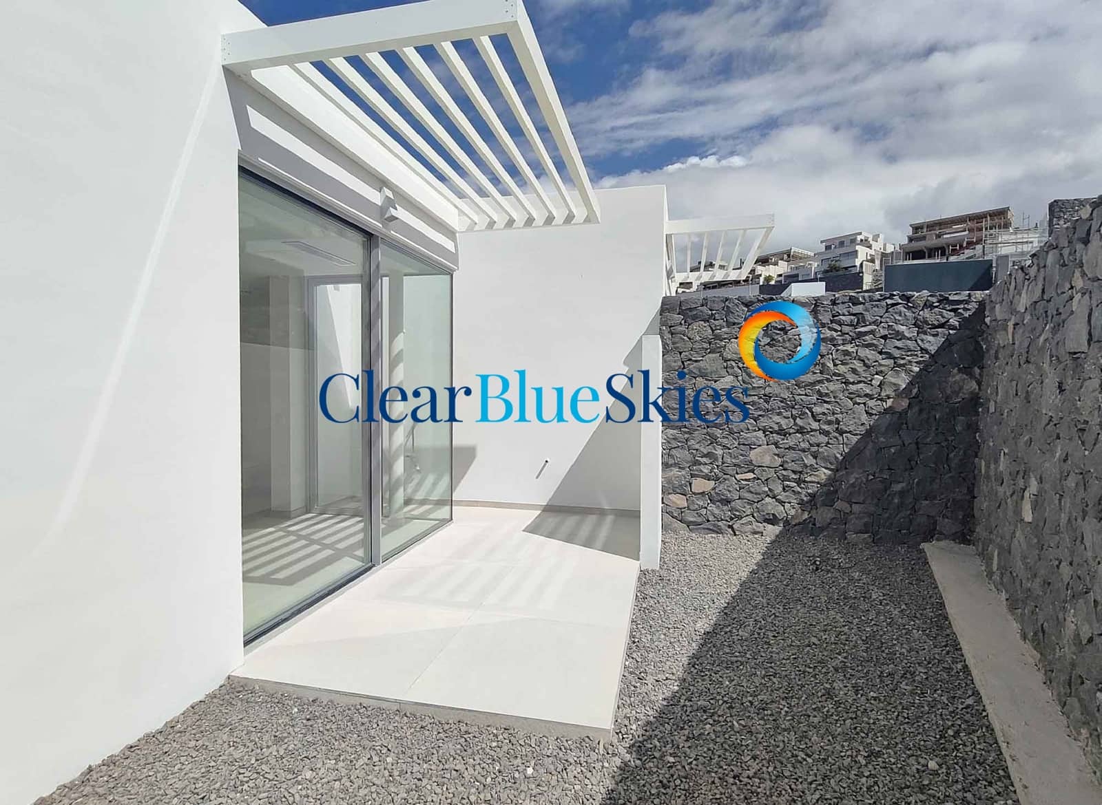 Chalet de 4 habitaciones en Costa Adeje en venta con piscina garaje - 1.980.000 € (Ref: 9699937)