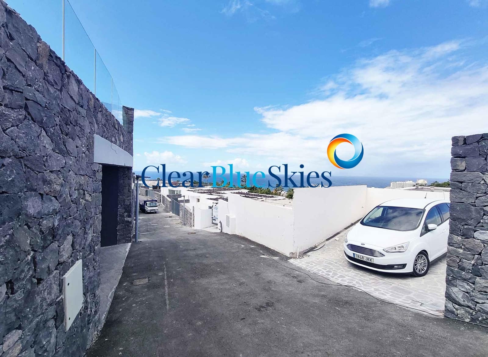 Chalet de 4 habitaciones en Costa Adeje en venta con piscina garaje - 1.980.000 € (Ref: 9699937)