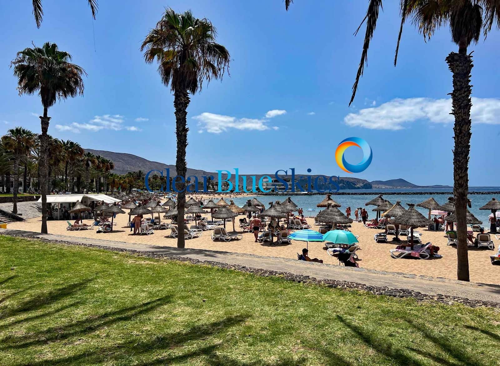 Chalet de 4 habitaciones en Costa Adeje en venta con piscina garaje - 1.980.000 € (Ref: 9699937)