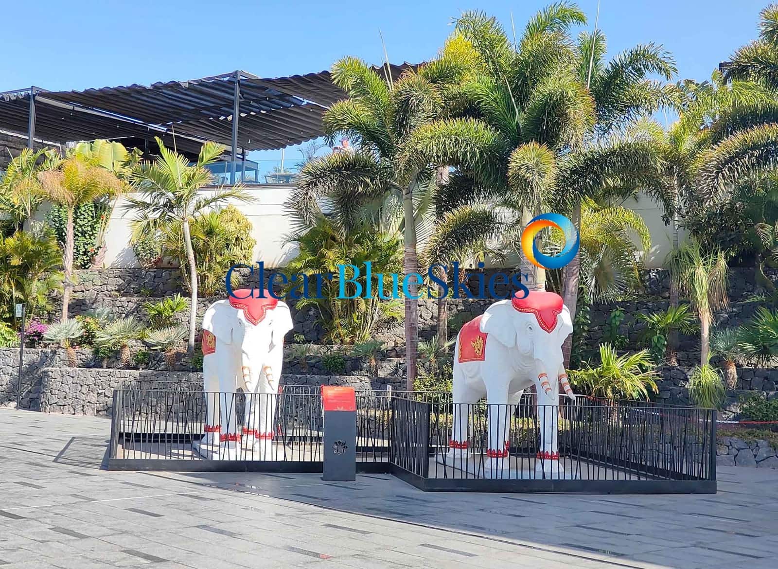 Chalet de 4 habitaciones en Costa Adeje en venta con piscina garaje - 1.980.000 € (Ref: 9699937)