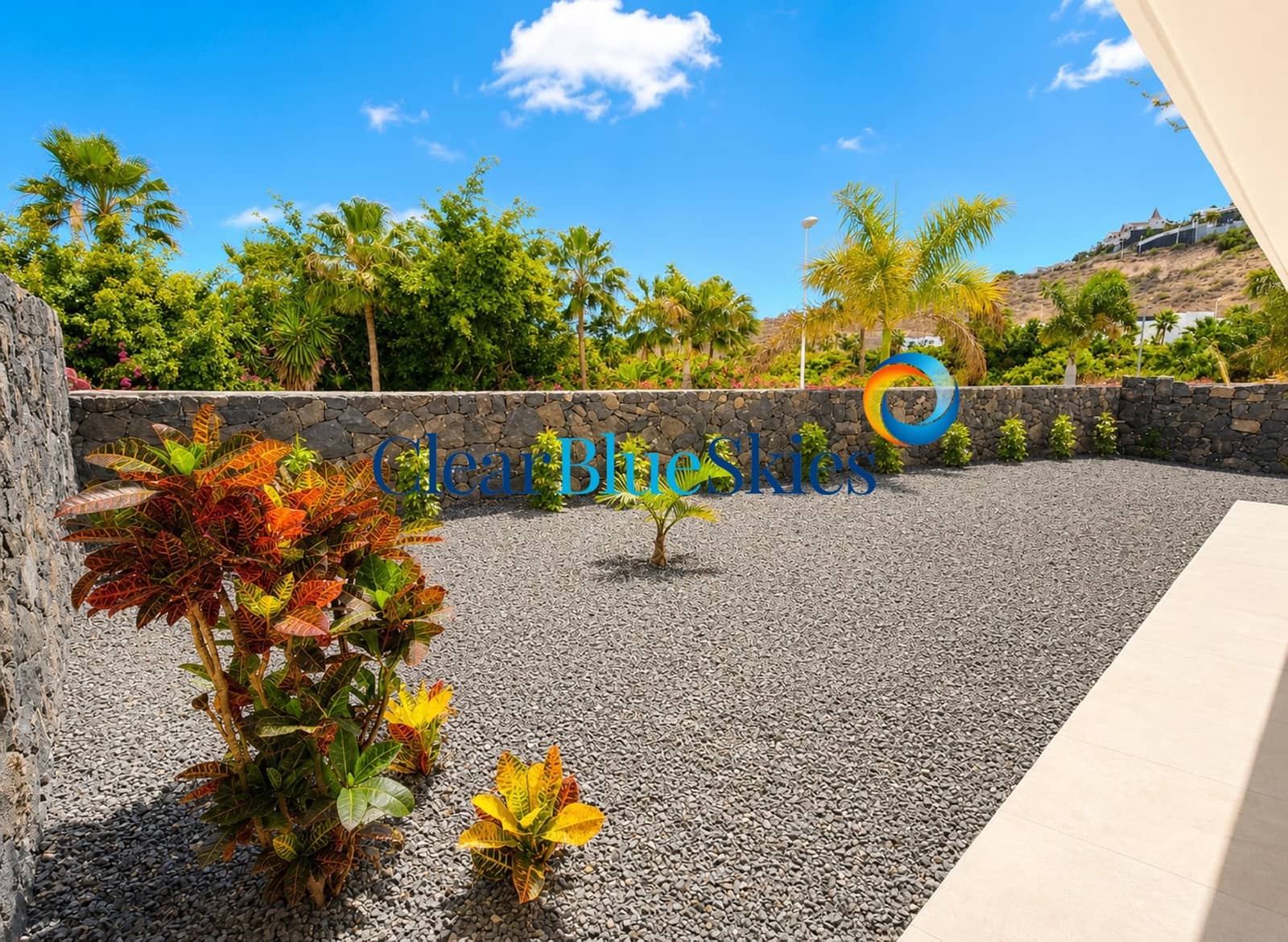 4 soverom Villa til salgs i Costa Adeje med svømmebasseng garasje - € 1 980 000 (Ref: 9699937)