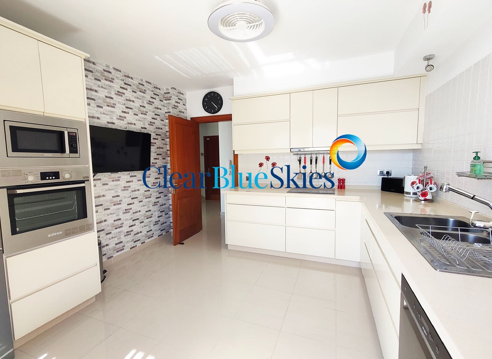 3 bedroom Villa for sale in Torviscas with garage - € 1,299,000 (Ref: 9734151)