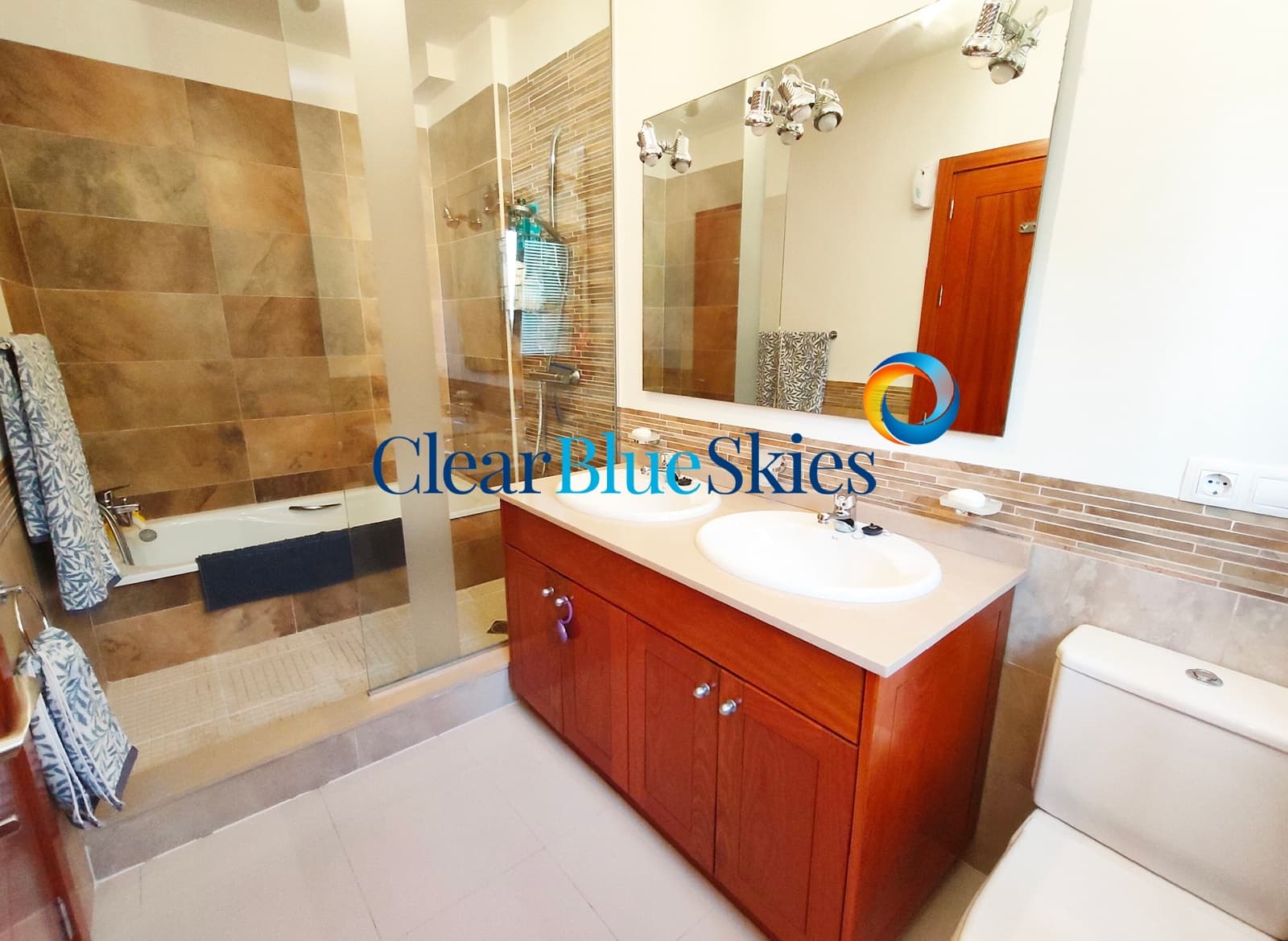 3 bedroom Villa for sale in Torviscas with garage - € 1,299,000 (Ref: 9734151)