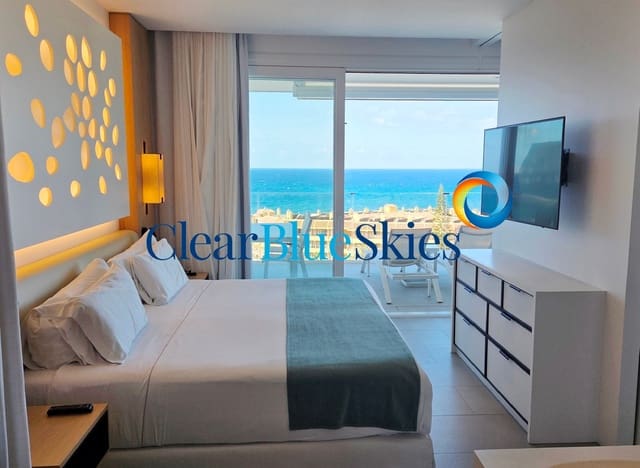 1 soveværelse Lejlighed til salg i La Caleta, Valverde med swimmingpool - € 780.000 (Ref: 9761542)