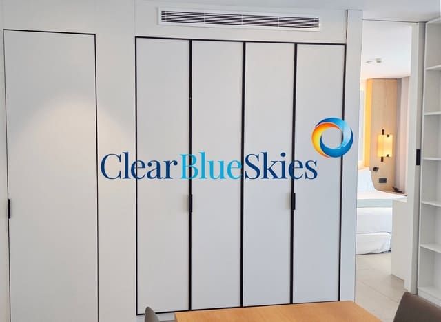 1 soveværelse Lejlighed til salg i La Caleta, Valverde med swimmingpool - € 780.000 (Ref: 9761542)