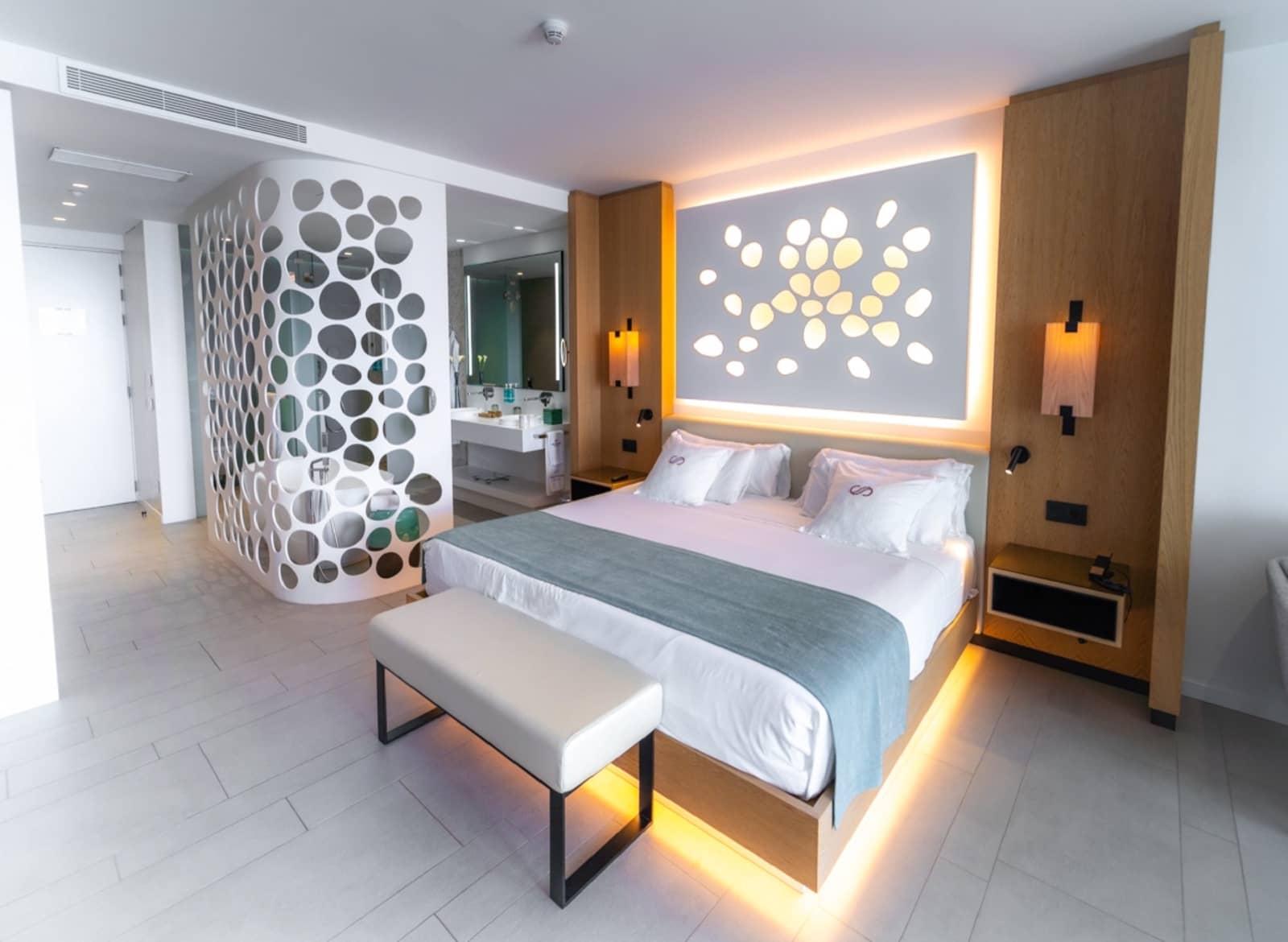 1 bedroom Apartment for sale in La Caleta with pool - € 335,000 (Ref: 9761543)