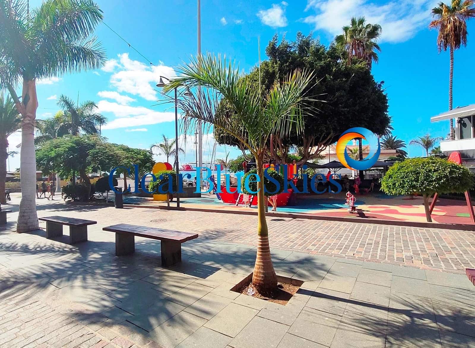 3 soverom Penthouse til salgs i Los Cristianos med svømmebasseng garasje - € 1 890 000 (Ref: 9783487)