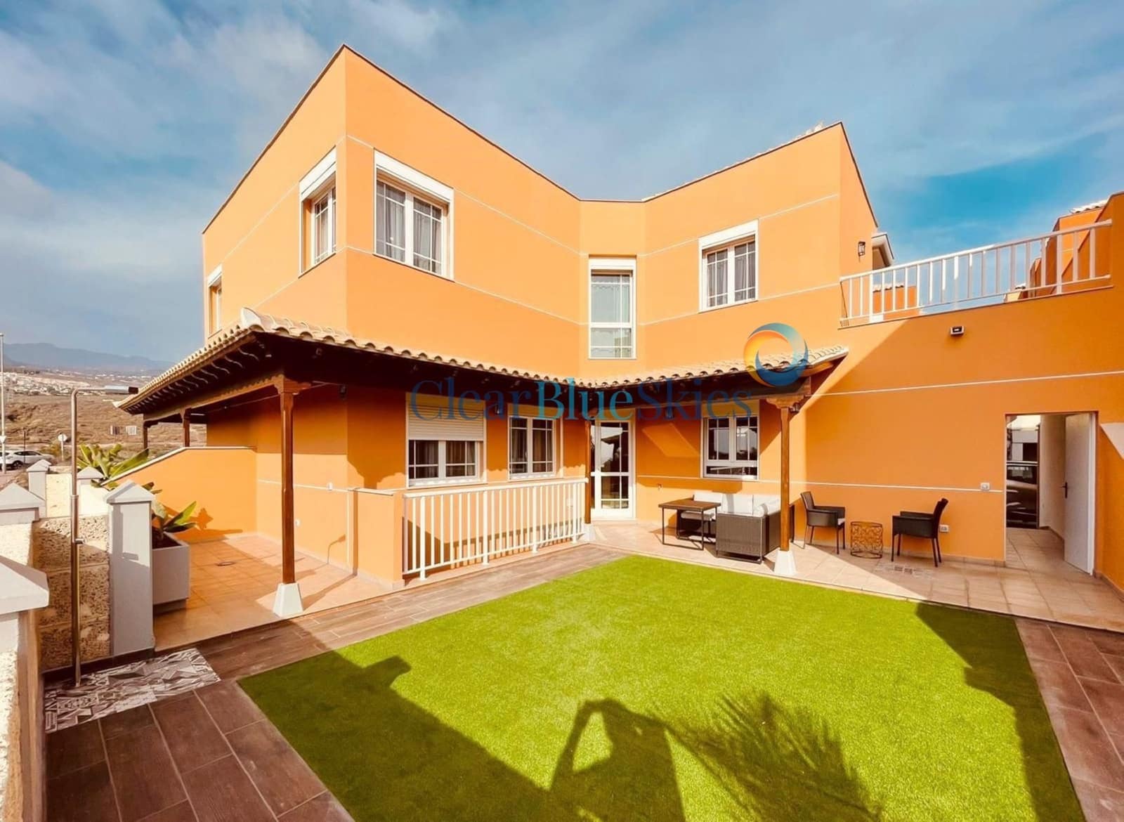 4 Zimmer Villa zu verkaufen in Los Cristianos mit Garage - 775.000 € (Ref: 9816575)