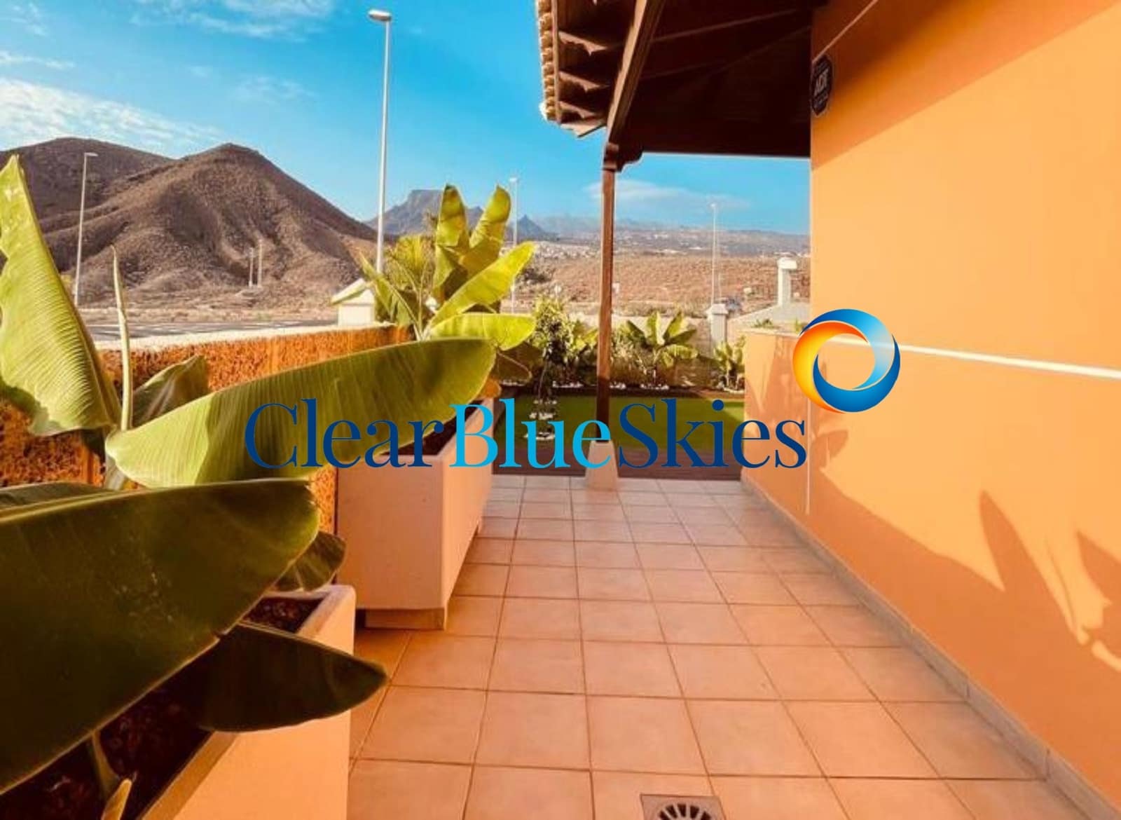 4 Zimmer Villa zu verkaufen in Los Cristianos mit Garage - 775.000 € (Ref: 9816575)