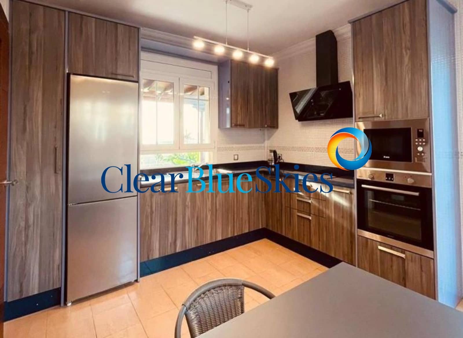 4 Zimmer Villa zu verkaufen in Los Cristianos mit Garage - 775.000 € (Ref: 9816575)