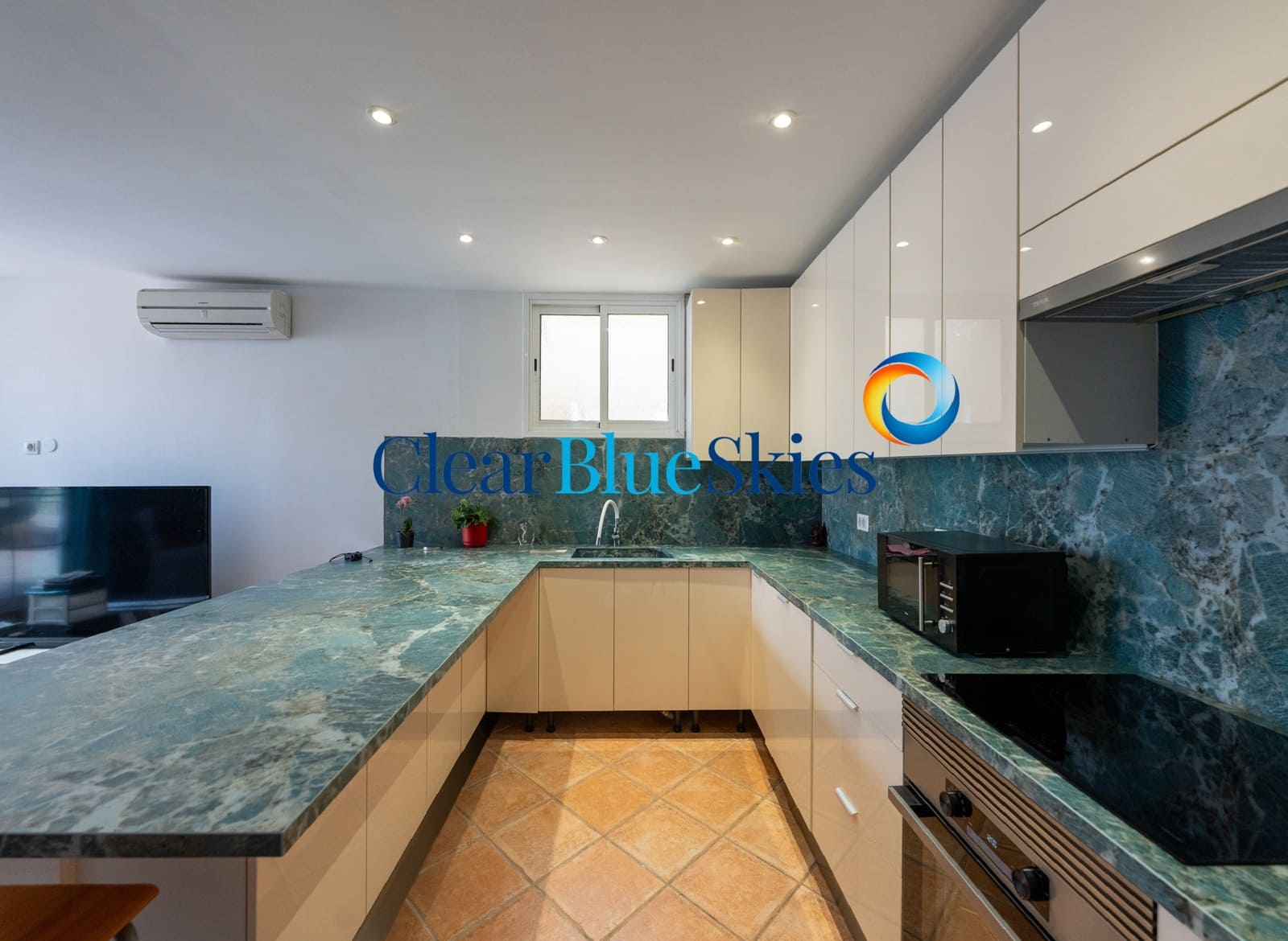 8 bedroom Villa for sale in Golf del Sur with garage - € 1,800,000 (Ref: 9850858)