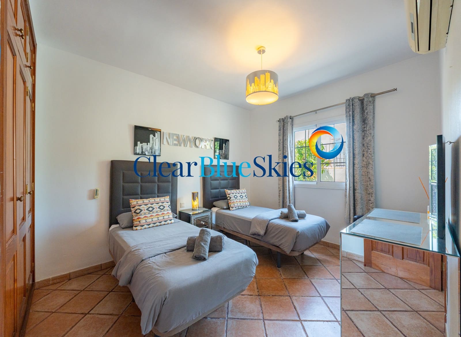 8 bedroom Villa for sale in Golf del Sur with garage - € 1,800,000 (Ref: 9850858)