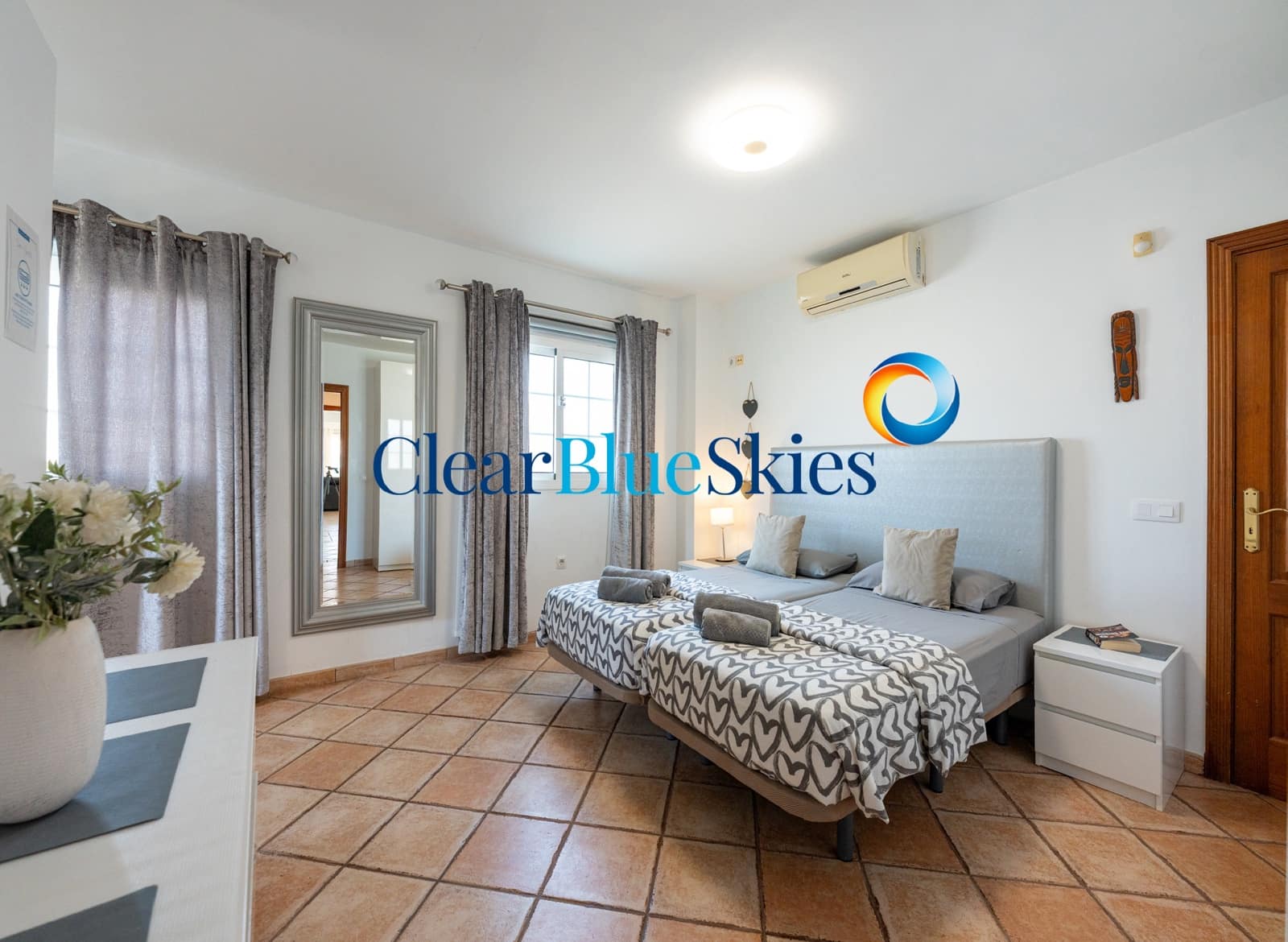 8 bedroom Villa for sale in Golf del Sur with garage - € 1,800,000 (Ref: 9850858)