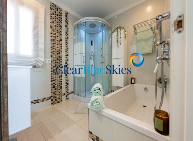 4 soverom Villa til salgs i Amarilla Golf, San Miguel de Abona med svømmebasseng garasje - € 1 100 000 (Ref: 9854673)