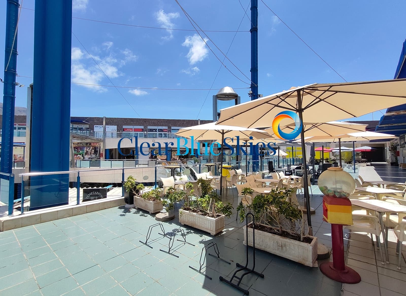 Commercial for sale in Playa Fanabe - € 250,000 (Ref: 9855925)