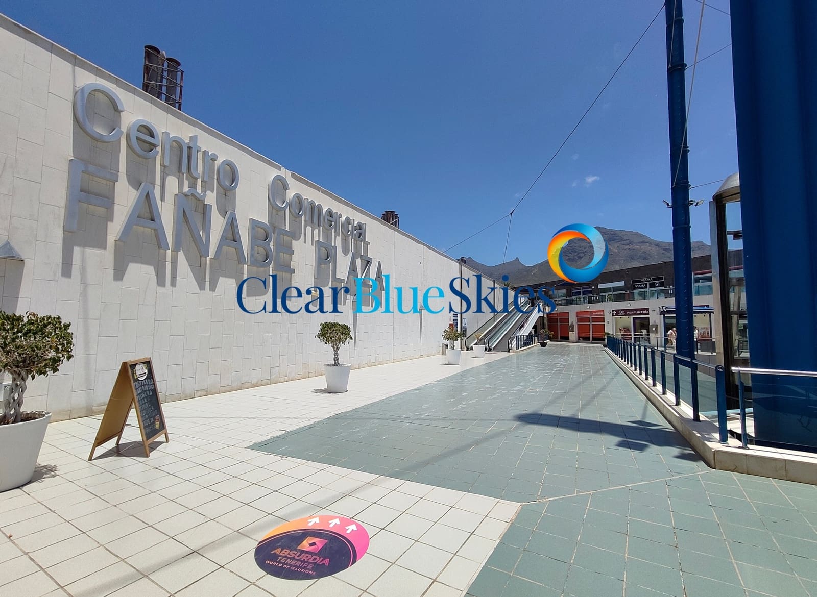 Commercial for sale in Playa Fanabe - € 250,000 (Ref: 9855925)