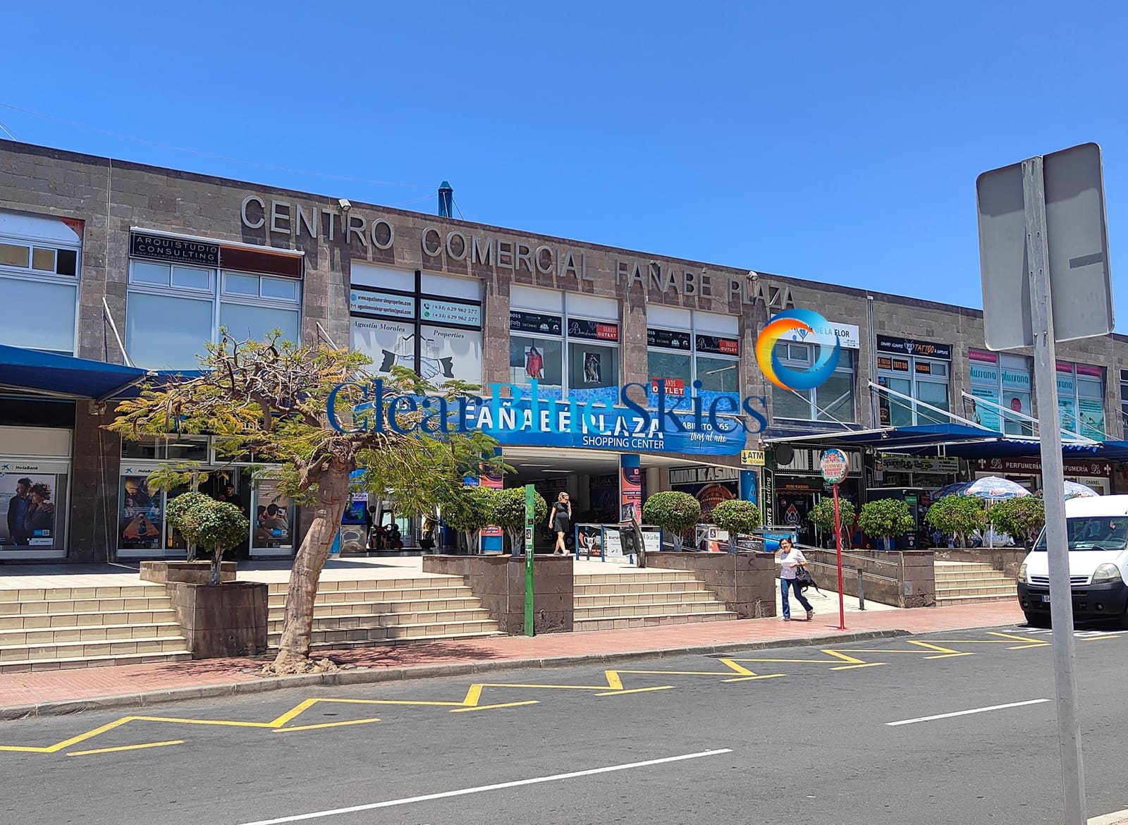 Commercial for sale in Playa Fanabe - € 250,000 (Ref: 9855925)