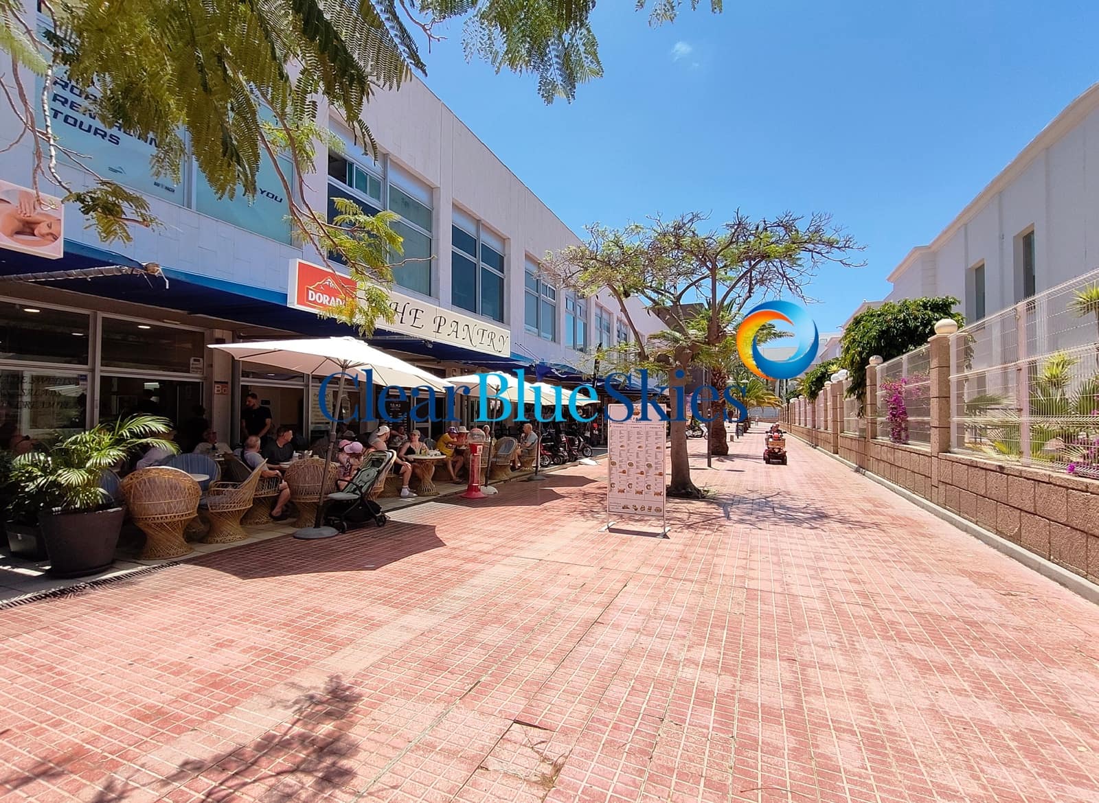 Commercial for sale in Playa Fanabe - € 250,000 (Ref: 9855925)