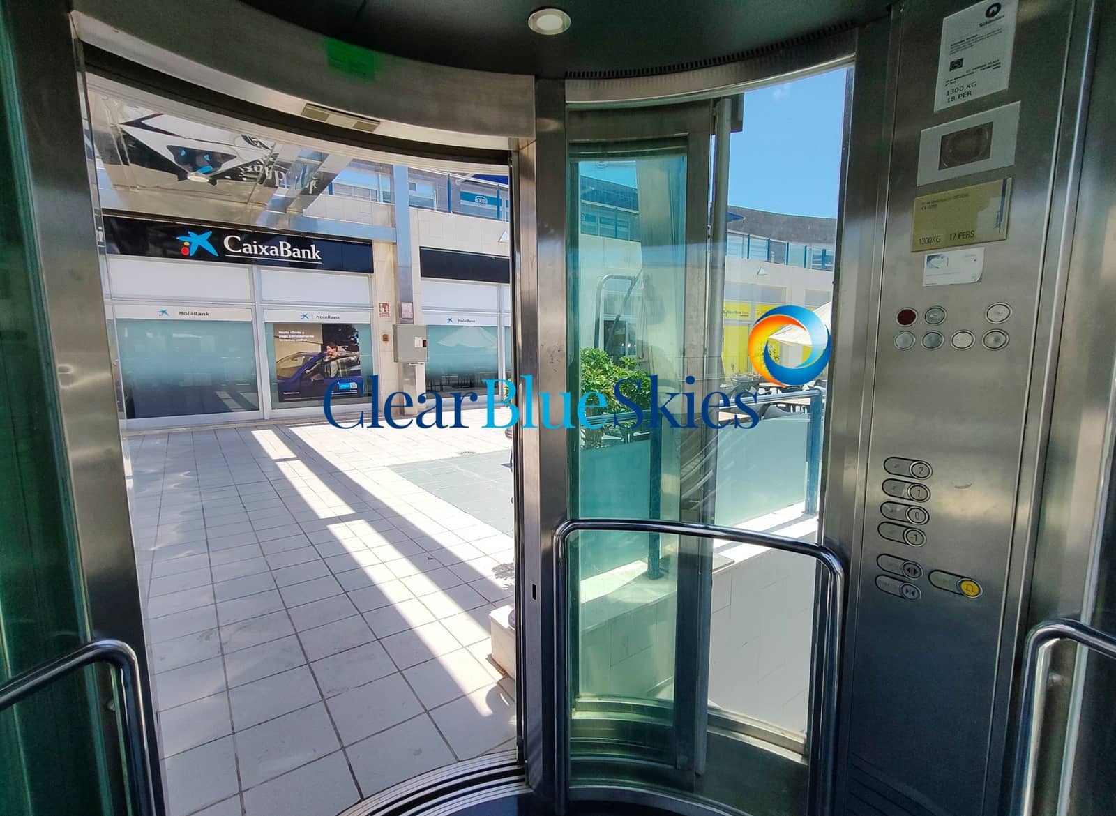 Commercial for sale in Playa Fanabe - € 250,000 (Ref: 9855925)