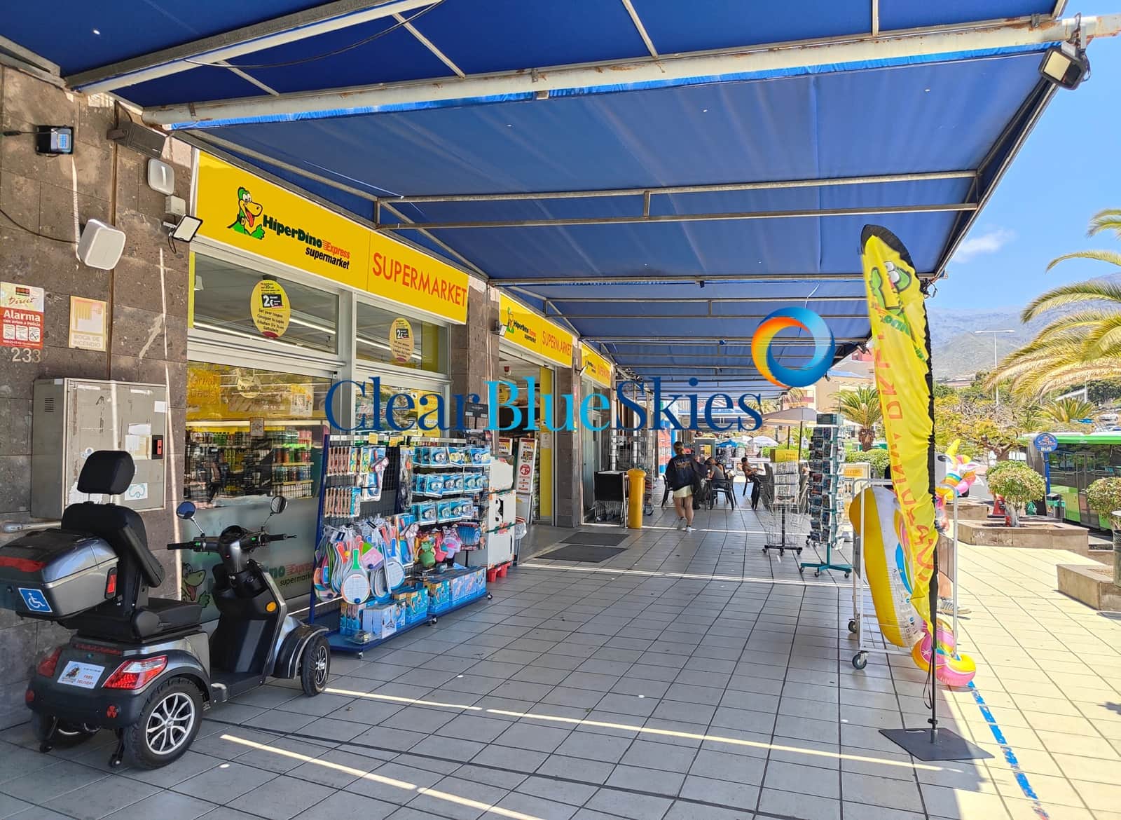 Commercial for sale in Playa Fanabe - € 250,000 (Ref: 9855925)