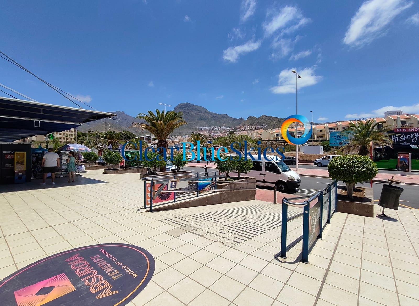 Commercial for sale in Playa Fanabe - € 250,000 (Ref: 9855925)