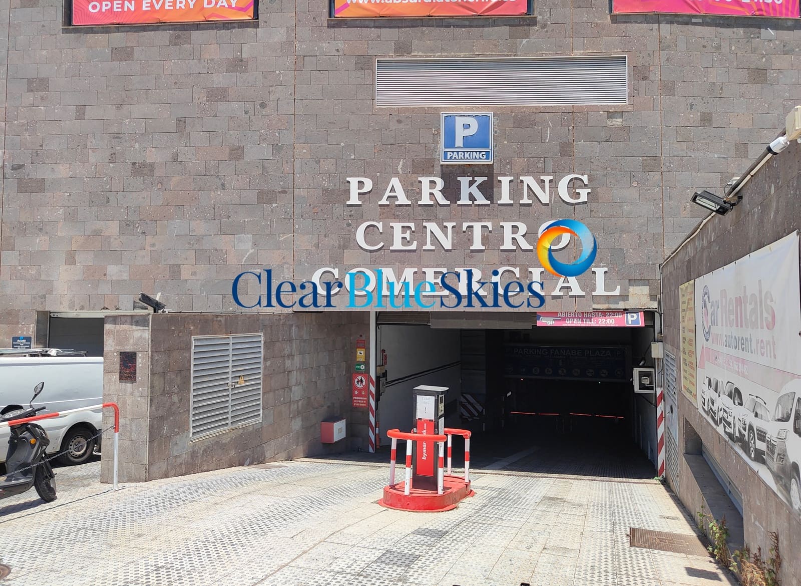 Commercial for sale in Playa Fanabe - € 250,000 (Ref: 9855925)