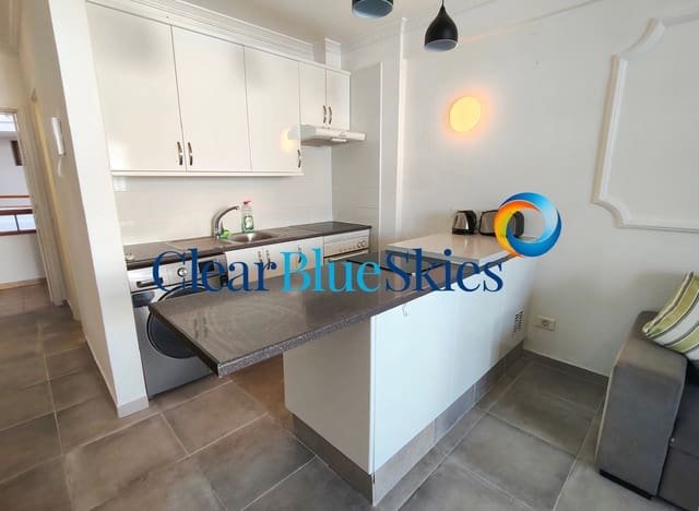 1 soveværelse Lejlighed til salg i Los Cristianos, Arona med swimmingpool garage - € 220.000 (Ref: 9877834)