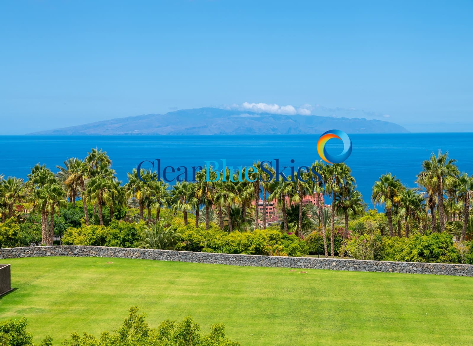 2 sovrum Lägenhet till salu i Playa San Juan med pool - 1 095 000 € (Ref: 9895051)