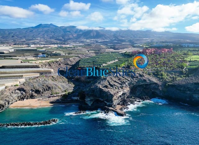 2 bedroom Villa for sale in Piedra Hincada, Guía de Isora with pool garage - € 1,350,000 (Ref: 9900844)
