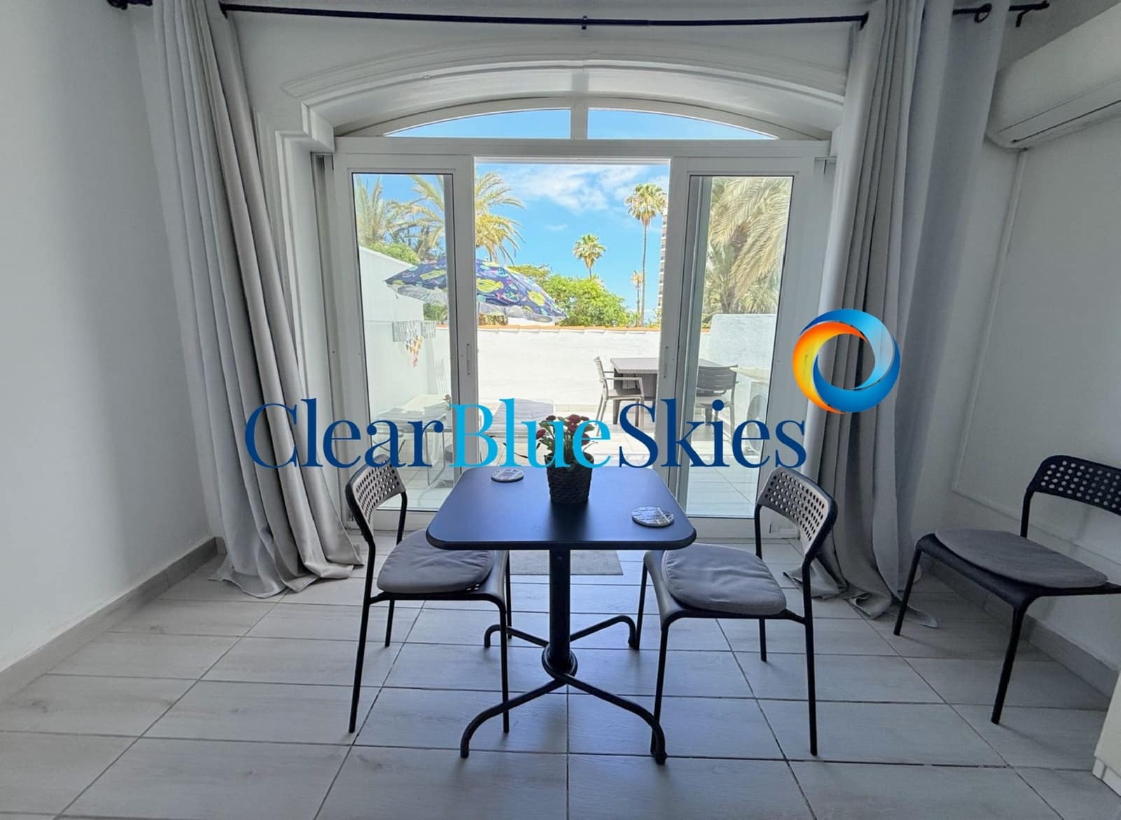 Studio te koop in Playa de las Americas met zwembad - € 249.000 (Ref: 9909018)