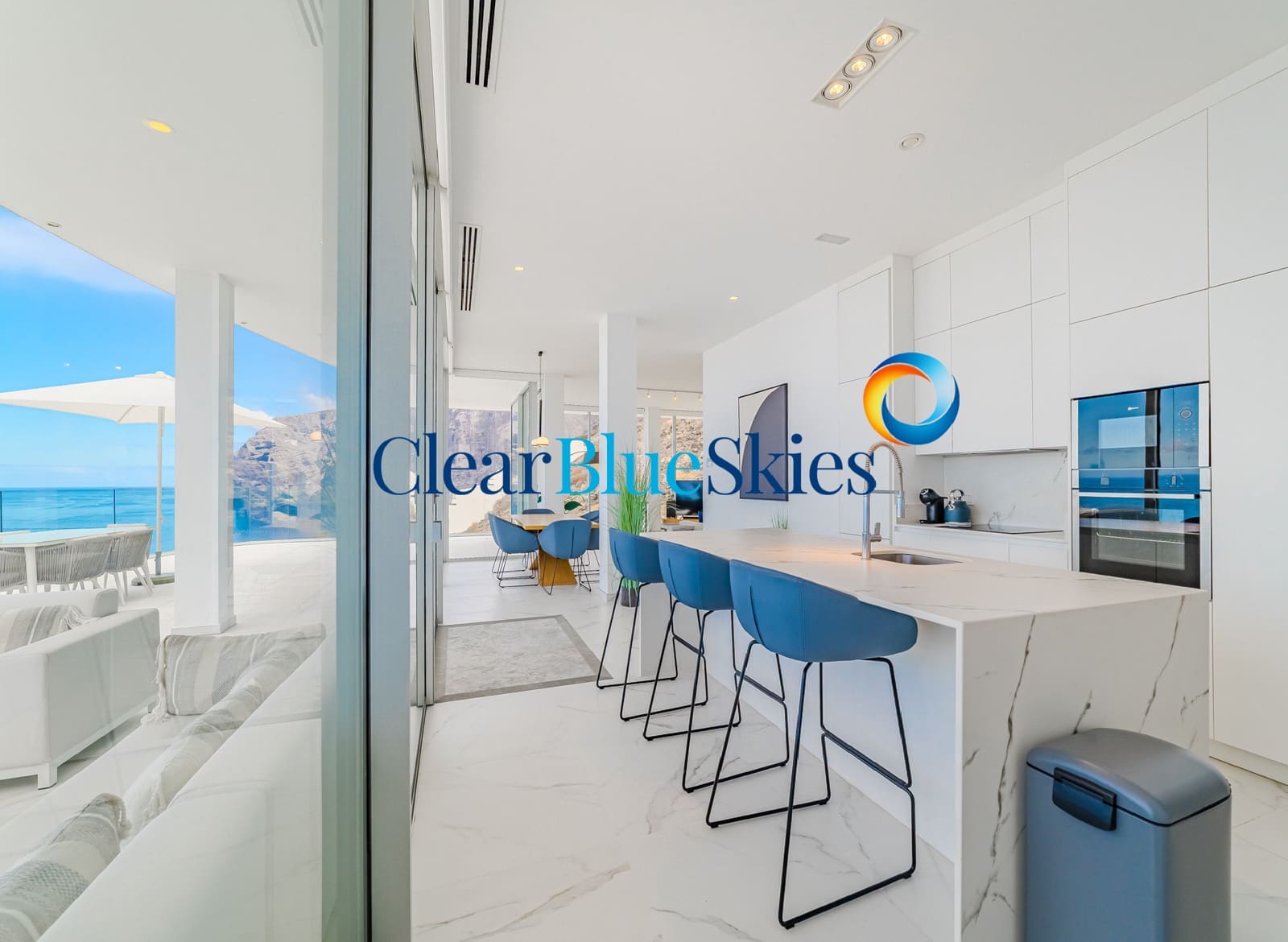 3 bedroom Penthouse for sale in Los Gigantes with pool garage - € 2,495,000 (Ref: 9912216)