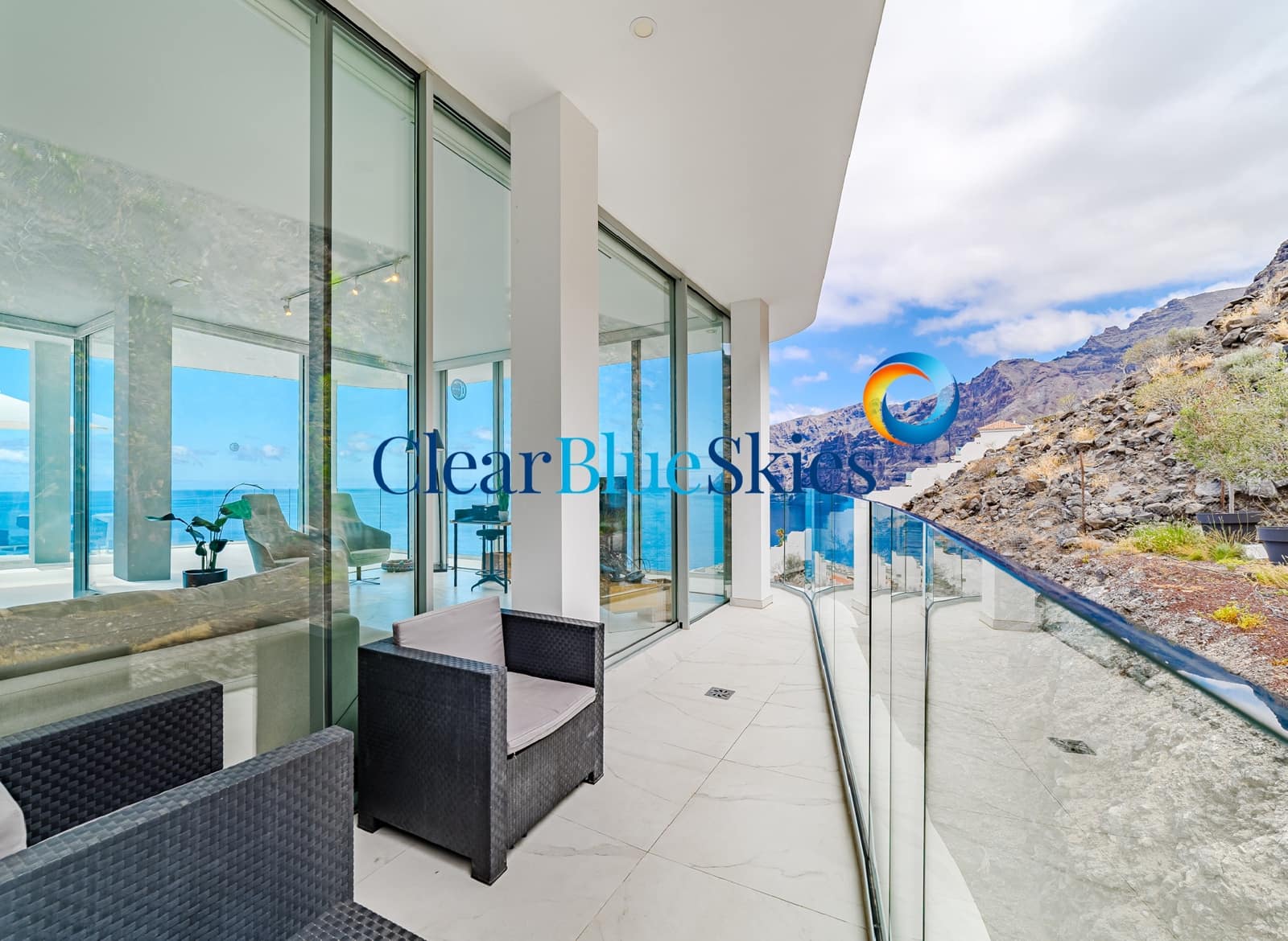 3 bedroom Penthouse for sale in Los Gigantes with pool garage - € 2,495,000 (Ref: 9912216)