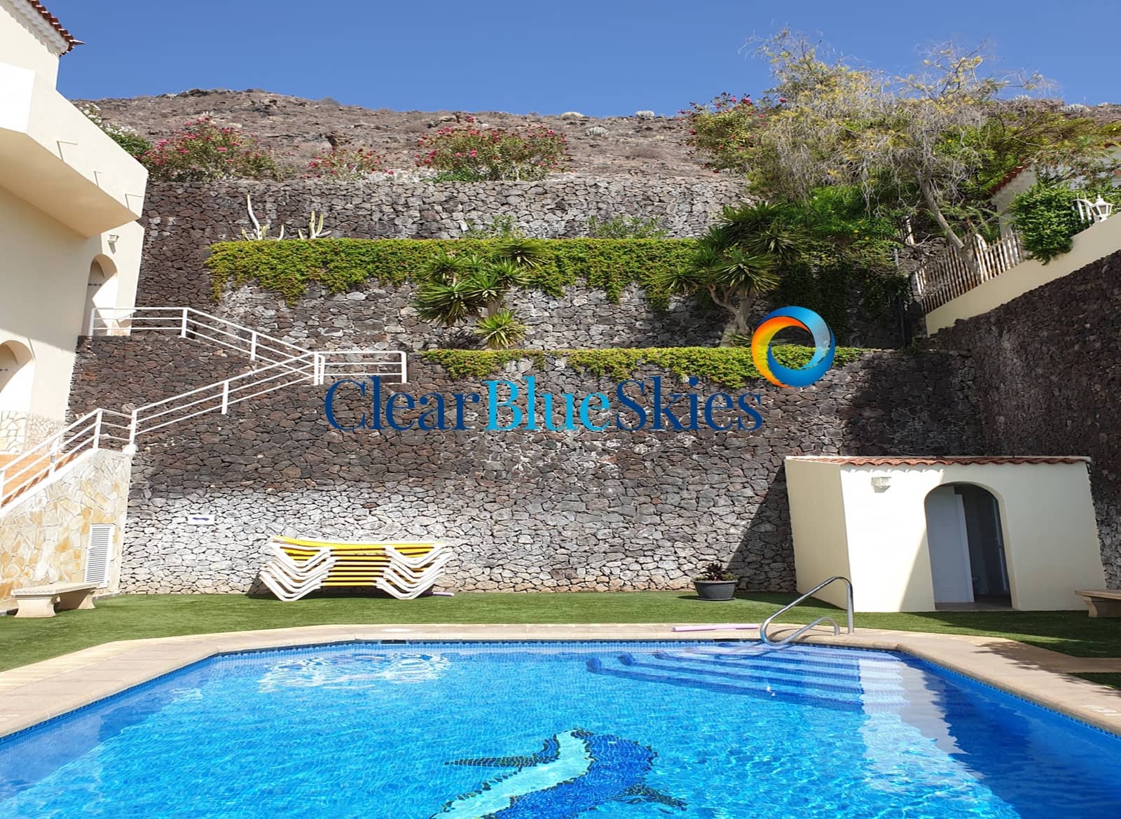 Studio for sale in Los Gigantes with pool garage - € 235,000 (Ref: 9922912)