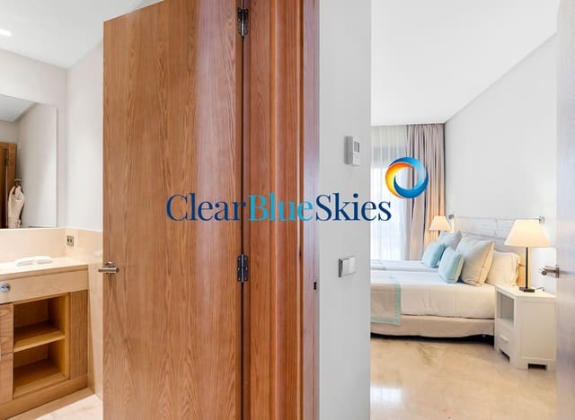 2 chambre Appartement à vendre à Guía de Isora avec piscine garage - 750 000 € (Ref: 9923037)