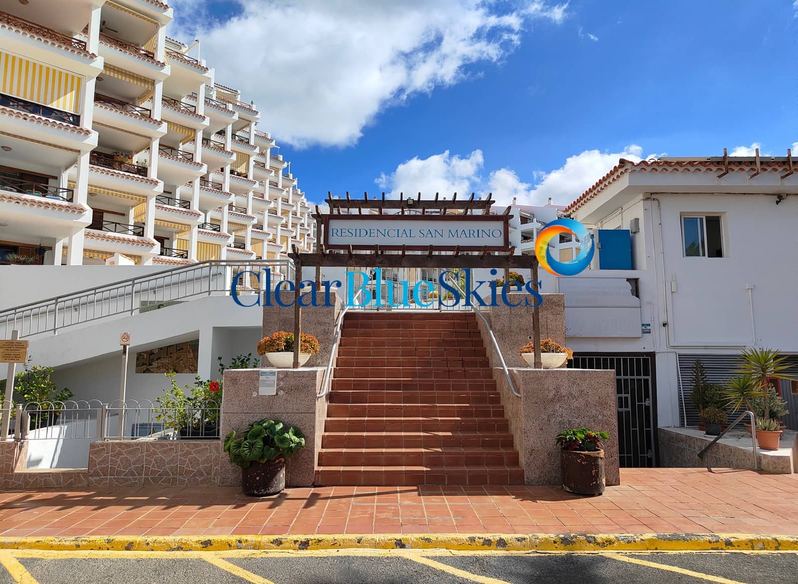 1 bedroom Apartment for sale in Los Cristianos with pool garage - € 219,000 (Ref: 9928464)
