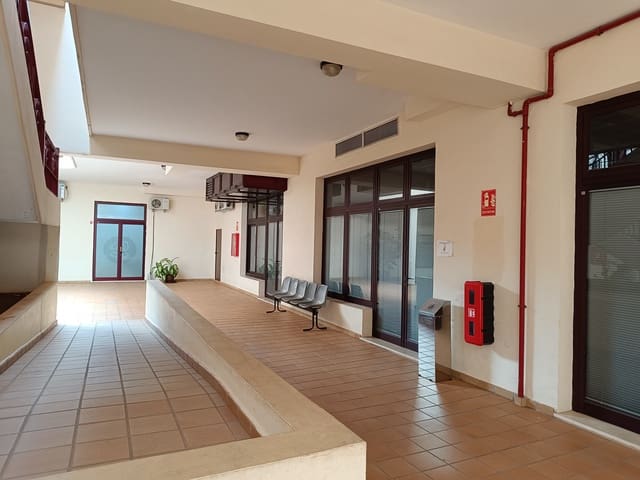 Kommersiell til salgs i Zona Centro, Santa Cruz de Tenerife - € 1 100 000 (Ref: 9131130)