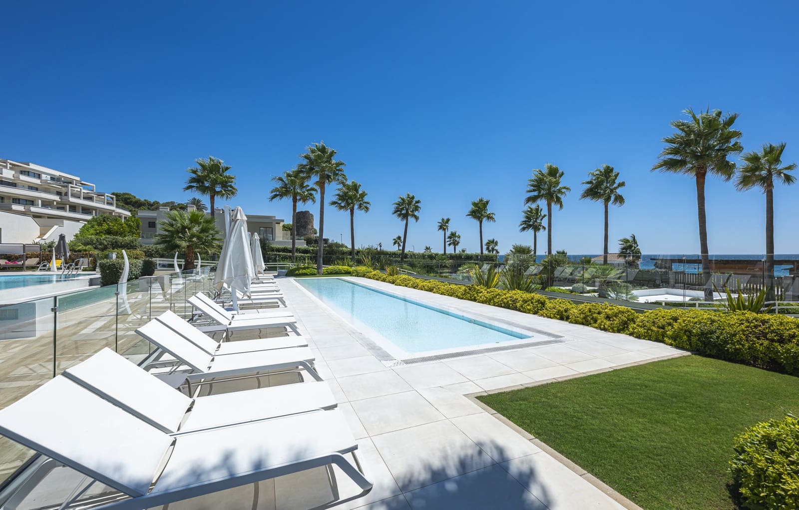2 soveværelse Lejlighed til salg i El Velerin med swimmingpool garage - € 1.595.000 (Ref: 10015210)