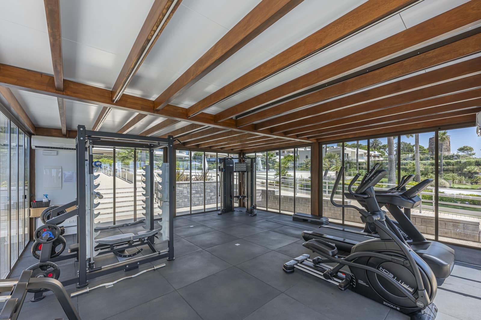 2 soveværelse Lejlighed til salg i El Velerin med swimmingpool garage - € 1.595.000 (Ref: 10015210)