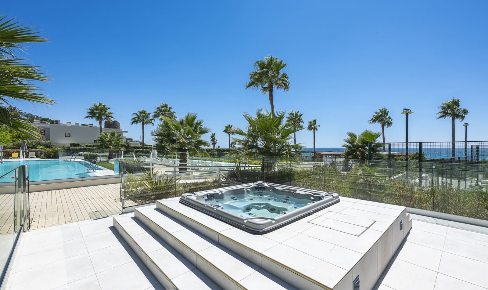 2 soveværelse Lejlighed til salg i El Velerin med swimmingpool garage - € 1.595.000 (Ref: 10015210)