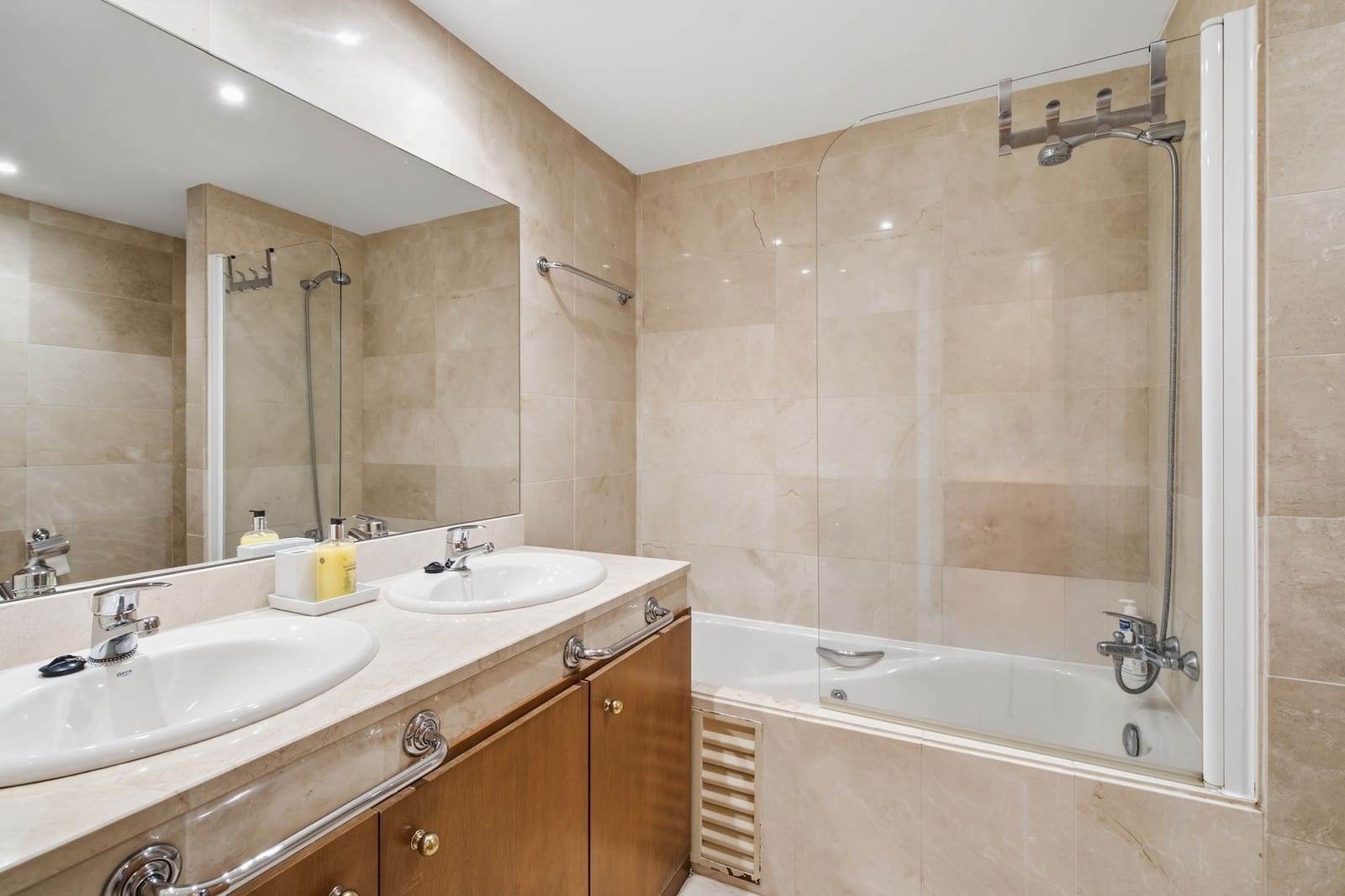 3 bedroom Apartment for sale in Guadalmansa with pool garage - € 699,000 (Ref: 10094357)