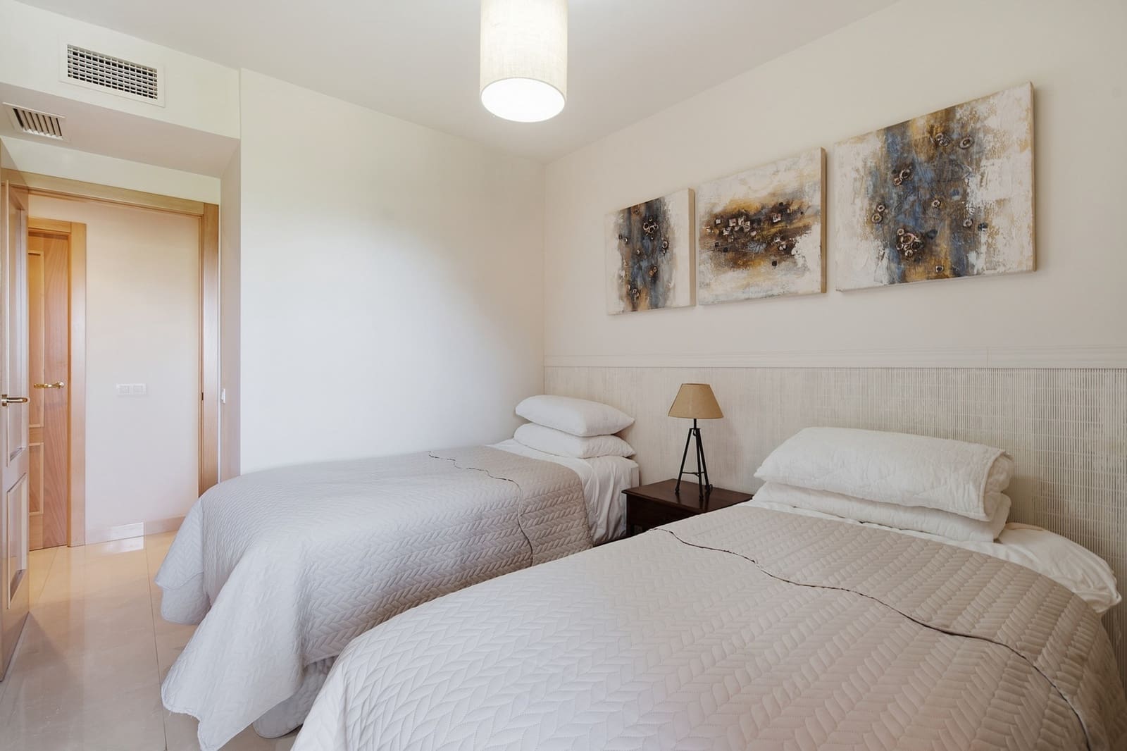 3 bedroom Apartment for sale in Guadalmansa with pool garage - € 699,000 (Ref: 10094357)
