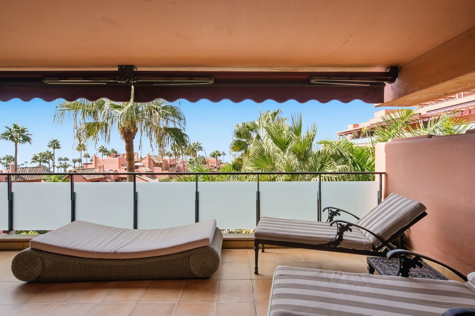 3 bedroom Apartment for sale in Guadalmansa with pool garage - € 699,000 (Ref: 10094357)