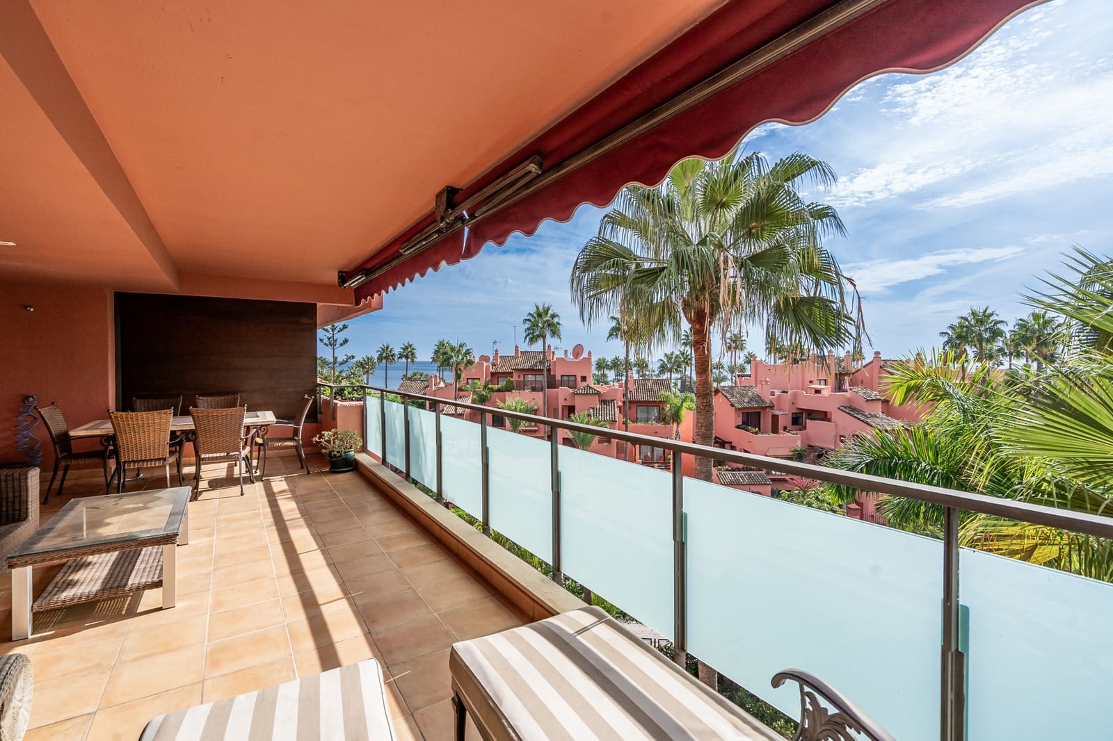 3 bedroom Apartment for sale in Guadalmansa with pool garage - € 699,000 (Ref: 10094357)
