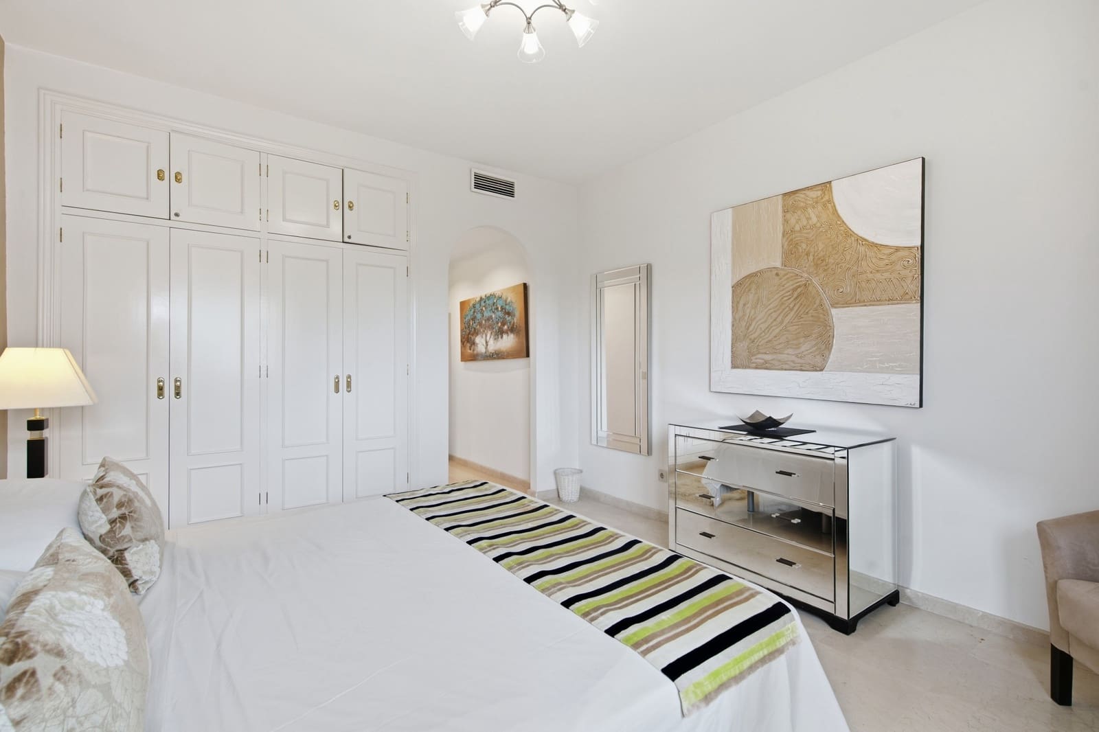 2 quarto Penthouse para venda em Estepona com piscina garagem - 875 000 € (Ref: 10139379)