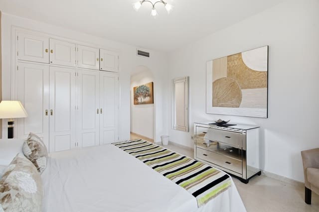 2 quarto Penthouse para venda em Estepona com piscina garagem - 875 000 € (Ref: 10139379)