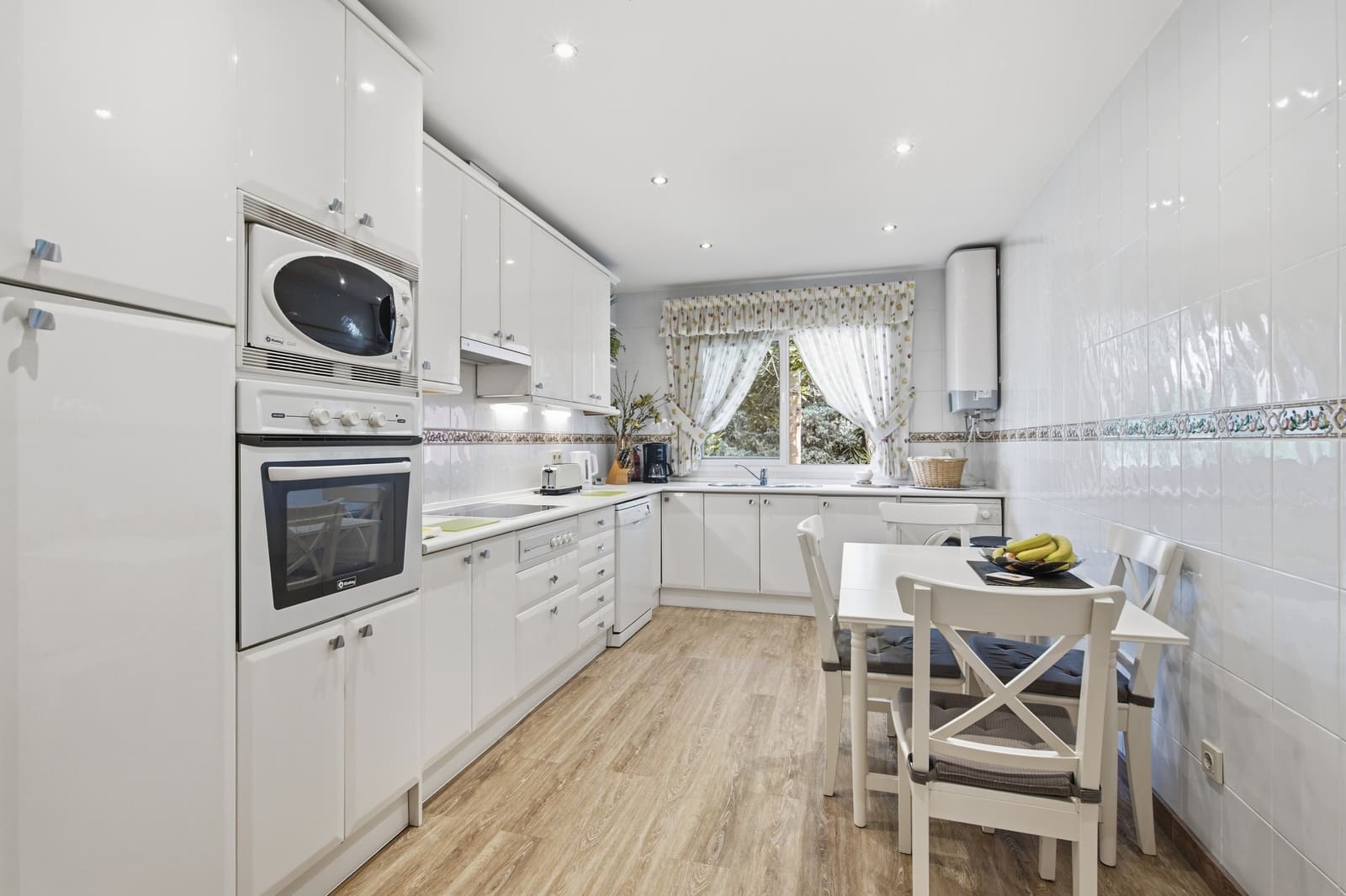 2 quarto Penthouse para venda em Estepona com piscina garagem - 875 000 € (Ref: 10139379)