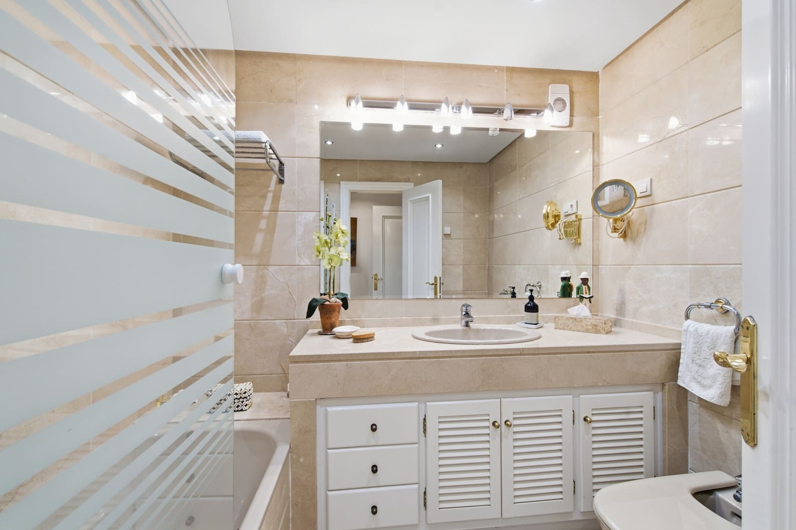 2 quarto Penthouse para venda em Estepona com piscina garagem - 875 000 € (Ref: 10139379)