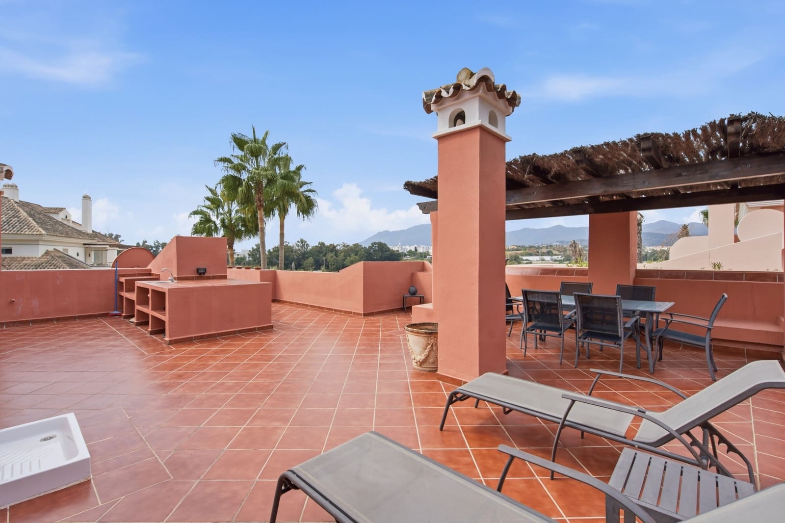 2 quarto Penthouse para venda em Estepona com piscina garagem - 875 000 € (Ref: 10139379)